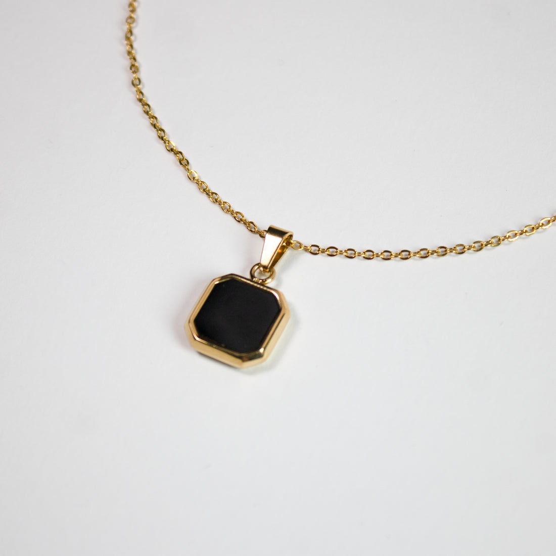 Vintage Black Gem Chain Gold