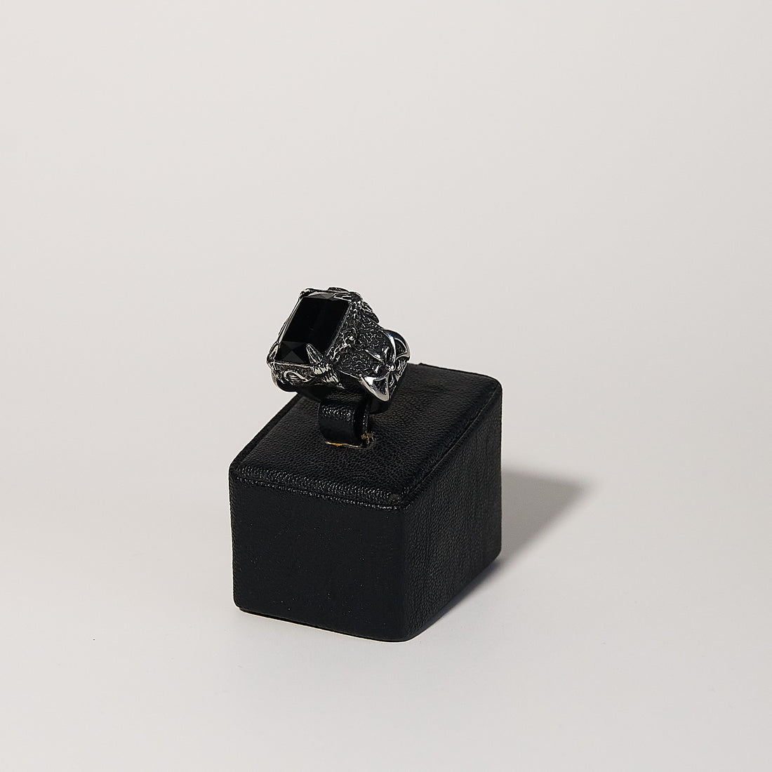 Anillo Obsidian Monarch