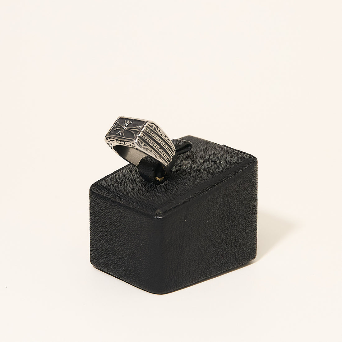 Anillo Ghotic Divine Frame