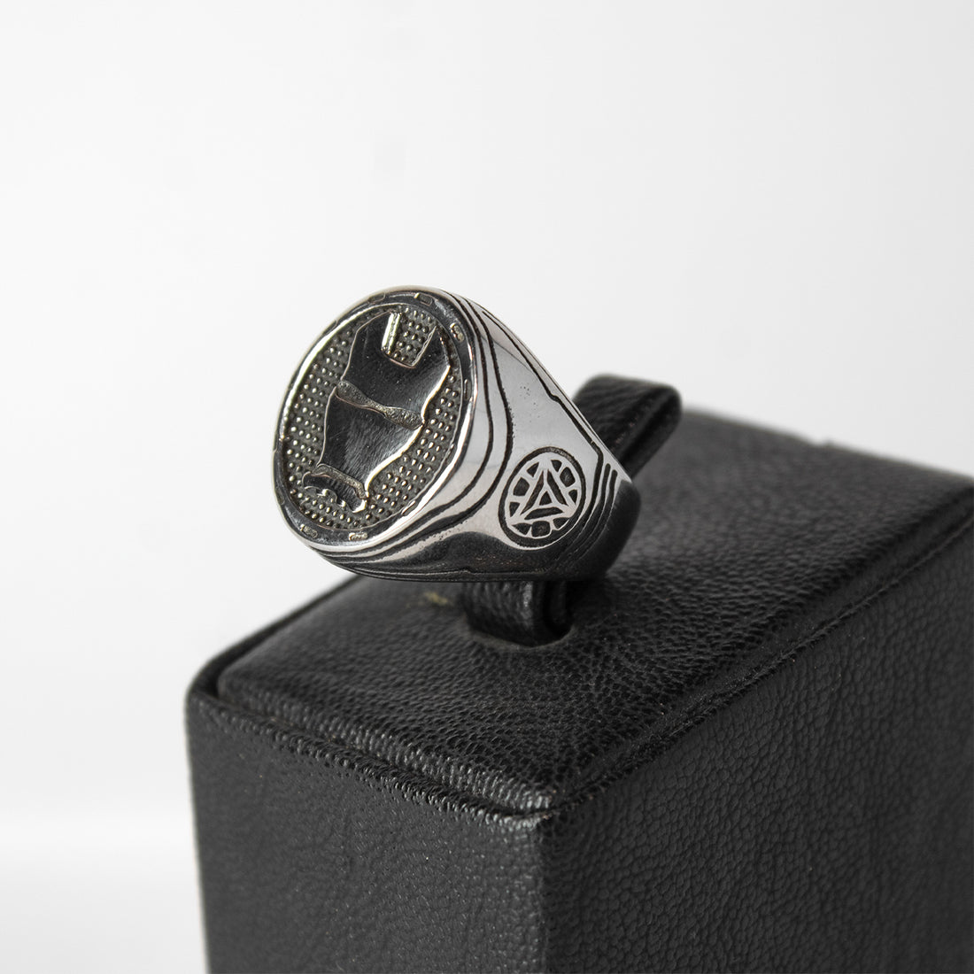 Anillo Iron